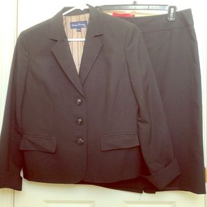 Evan-Picone skirt suit